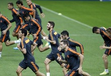 Entrenamiento del Real Madrid en el Turk Telekom Arena. | EFE