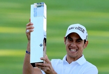 Matteo Manassero, con el trofeo de ganador del Campeonato PGA. | EFE