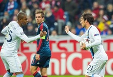 Fernandiho felicita a Silva en uno de los goles del City. | EFE