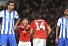 Rooney celebra con Chicharito el gol del Manchester United ante la desolada mirada de los jugadores realistas. | EFE