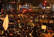 Cientos de manifestantes asistieron anoche a otra manifestacin. | EFE