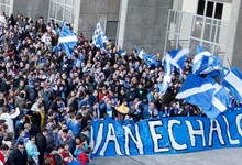 Los aficionados se manifestaron en apoyo al club.| EFE