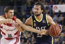 Sergio Llull controla el baln ante el base Nil Angelats. | EFE