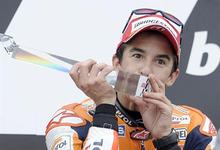 Marc M�rquez celebra su victoria en Brno | EFE
