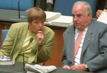 Angela Merkel junto a Helmut Kohl | Cordon Press