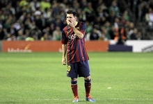 Leo Messi, en el momento de lesionarse en el Benito Villamarn. | EFE