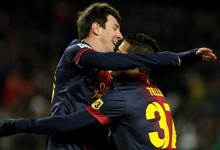 Messi celebra el gol con Tello. | EFE