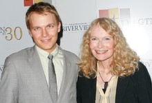 Mia Farrow y Ronan Farrow | Cordon Press