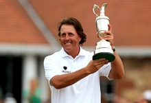 Phil Mickelson, con la Jarra de Clarete que le acredita como ganador del Abierto Britnico. | Cordon Press