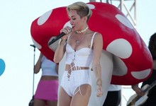 La cantante Miley Cyrus durante una actuacin en Las Vegas | Corbis