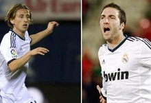 Luka Modric y Gonzalo Higuan, durante el partido en Mallorca. | LD