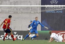 Morata (i) marca el primer gol de Espaa ante Holanda en el Europeo sub'21. | EFE