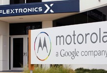 El micrfono patentado por Motorola se pegara al cuello del usuario | Cordon Press