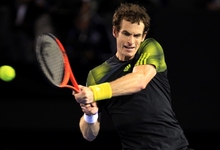 Andy Murray devuelve una bola a Roger Federer. | Cordon Press