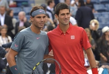Rafa Nadal y Novak Djokovic posan antes del inicio de la final. | EFE