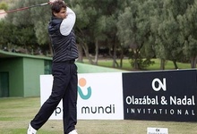 Rafa Nadal, jugando al golf en Mallorca.