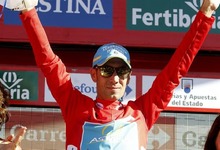 Vincenzo Nibali, con el maillot rojo de lder de la Vuelta a Espaa. | EFE
