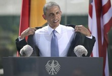 Obama se quit la chaqueta durante su discurso | EFE