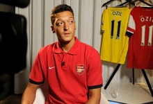 Mesut zil ya luce como gunner. | Foto: arsenal.com