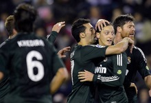 zil es felicitado por su primer gol al Valladolid. | Cordon Press