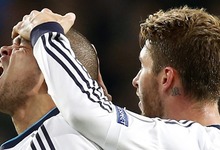 Pepe celebra junto a Ramos su gol al Borussia Dortmund. | Cordon Press/Archivo