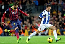 Piqu y Sergio Garca, durante el derbi cataln. | EFE