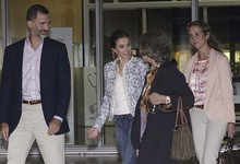 Los prncipes, con la Reina y la infanta Elena | Archivo