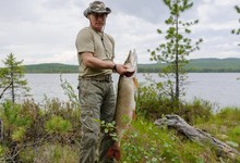Vladimir Putin, en el lago Tokpak-Khol, el sur de Siberia, la pasada semana. | EFE/Alexey Nikolosky RIA NOVOSTI / KREMLIN POOL