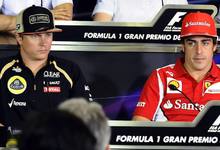 Kimi Raikkonen, junto a Fernando Alonso en una rueda de prensa de la FIA. | Cordon Press/Archivo