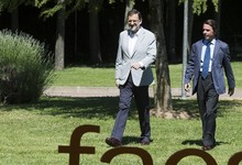 Aznar y Rajoy, minutos antes de conversar sin micrfonos | FAES