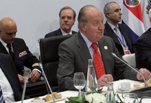 Rajoy, el Rey y Margallo, durante el desayuno de trabajo | EFE