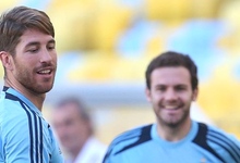 Sergio Ramos y Juan Mata ser�n titulares ante Tahit�. | EFE