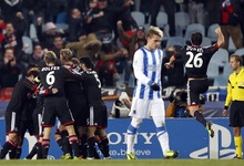 Los jugadores del Leverkusen celebran el gol del triunfo. |  EFE
