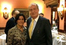 El Rey, tras la cena, con doa Maite, generente de 'El Faro'