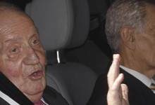 El Rey a su llegada a la clnica | EFE