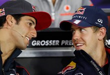 Daniel Ricciardo (i) compartir box con Sebastian Vettel en Red Bull. | Cordon Press/Archivo