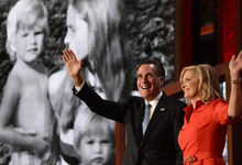 Romney y su mujer saludan al pblico en la Convencin Republicana | Archivo/EFE