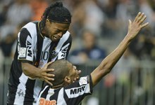 Ronaldinho celebra la victoria en la Copa Libertadores | Cordon Press