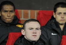 Wayne Rooney (c), en el banquillo de los suplentes ante el Real Madrid. | Cordon Press