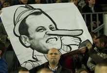 Pancarta de Rosell caricaturizado como Pinocho. | Cordon Press