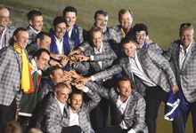 Jugadores del equipo europeo celebran el triunfo en la Ryder Cup. | EFE