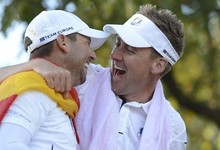 Sergio Garca celebra con Poulter la Ryder. | EFE
