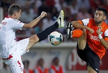 Sevilla y Mlaga se repatrtieron los puntos en un partido muy disputado. | EFE