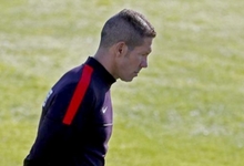Diego Simeone dirige un entrenamiento del Atltico de Madrid. | EFE