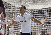 Roberto Soldado celebra un gol con el Valencia. | Archivo