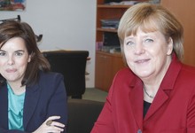 La vicepresidenta, con Merkel, en Berln | Moncloa