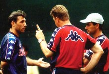 Hristo Stoichkov, Louis van Gaal y Jos Mourinho, en una imagen de 1997. | Archivo