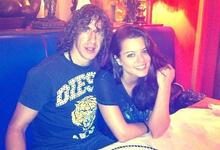 Puyol y Adriana Torrebejano | Twitter