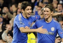 Torres (d) celebra junto a scar su gol al Shakhtar Donetskk. | EFE