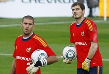 Vctor Valds e Iker Casillas, durante un entrenamiento de la seleccin espaola. | Archivo